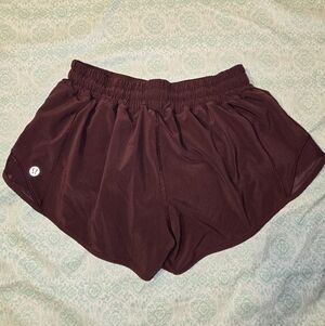 lululemon athletica Maroon Athletic Shorts Size 6 Low Rise 2.5"
